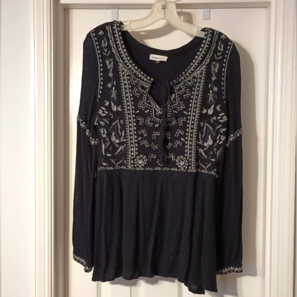 XL (fits like L) Black Boho long sleeve tunic with grey embroidery